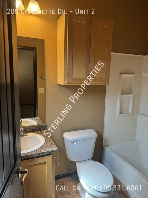 Building Photo - 208 Chalmette Dr
