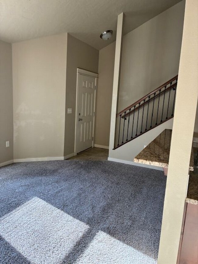 Building Photo - BW8920