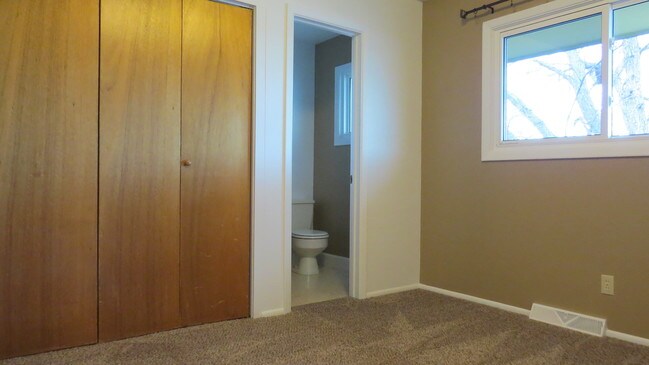 Building Photo - 5503 6th Ave S