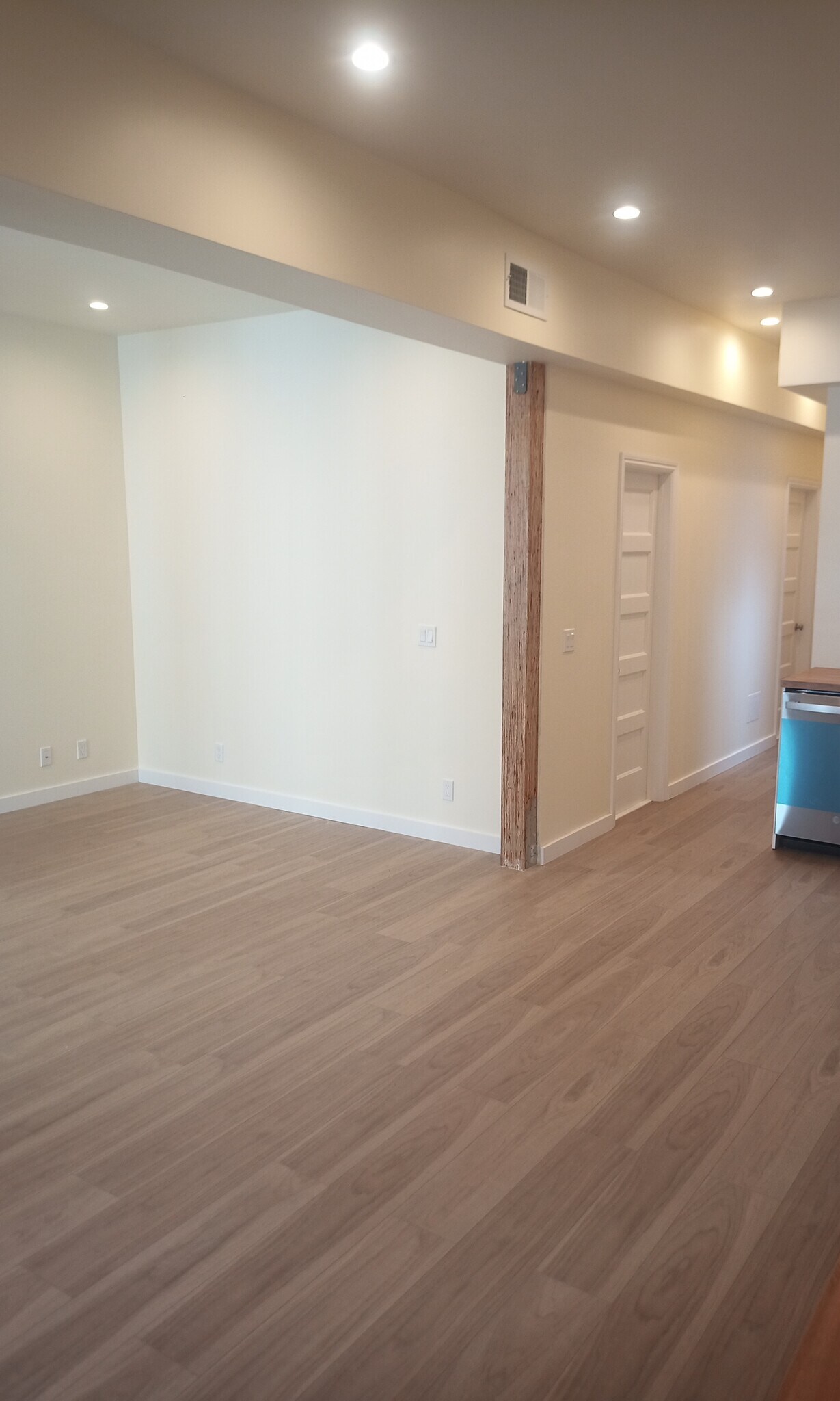 Living-Kitchen 2 - 516 Natoma St