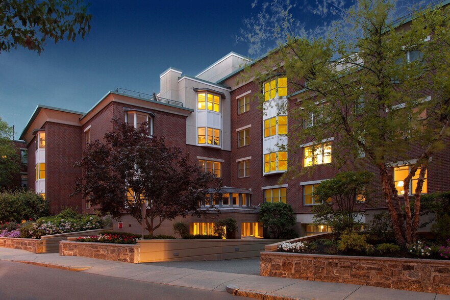 Building Photo - 1405 Beacon St