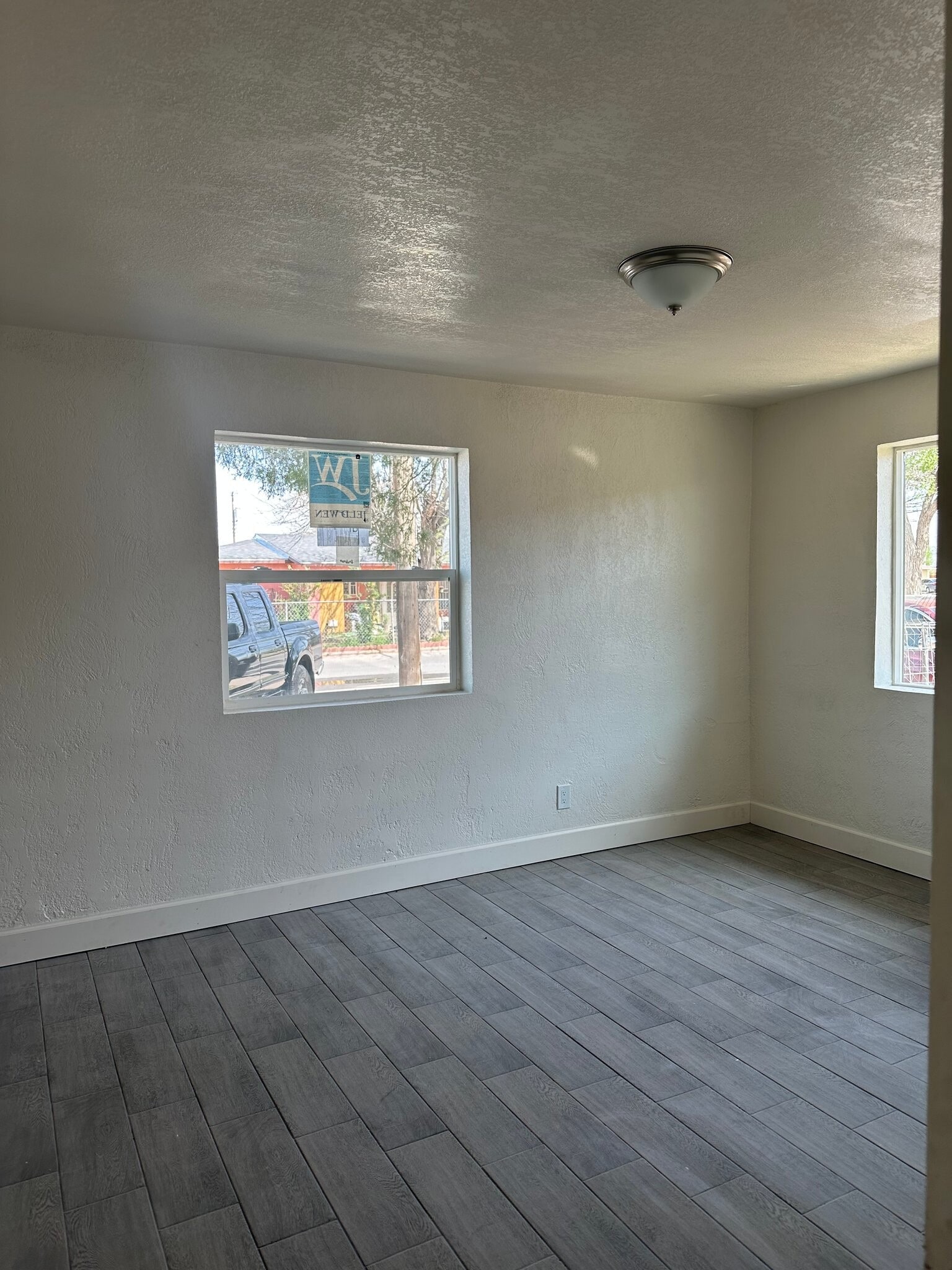 Building Photo - 23 W Eyman St