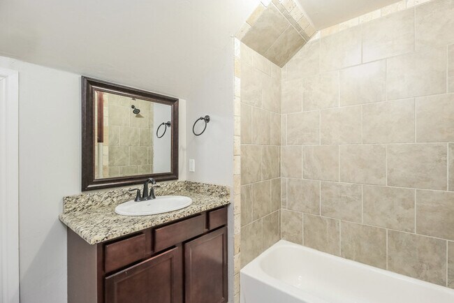 Building Photo - Beautiful Home!