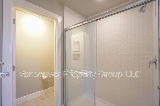 Building Photo - 11805 NE 108th St