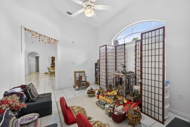 Building Photo - 1940 S Club Dr