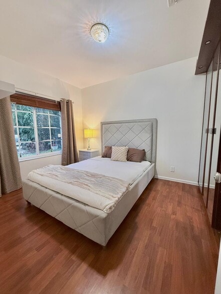 Building Photo - 20 S Lakeshore Dr