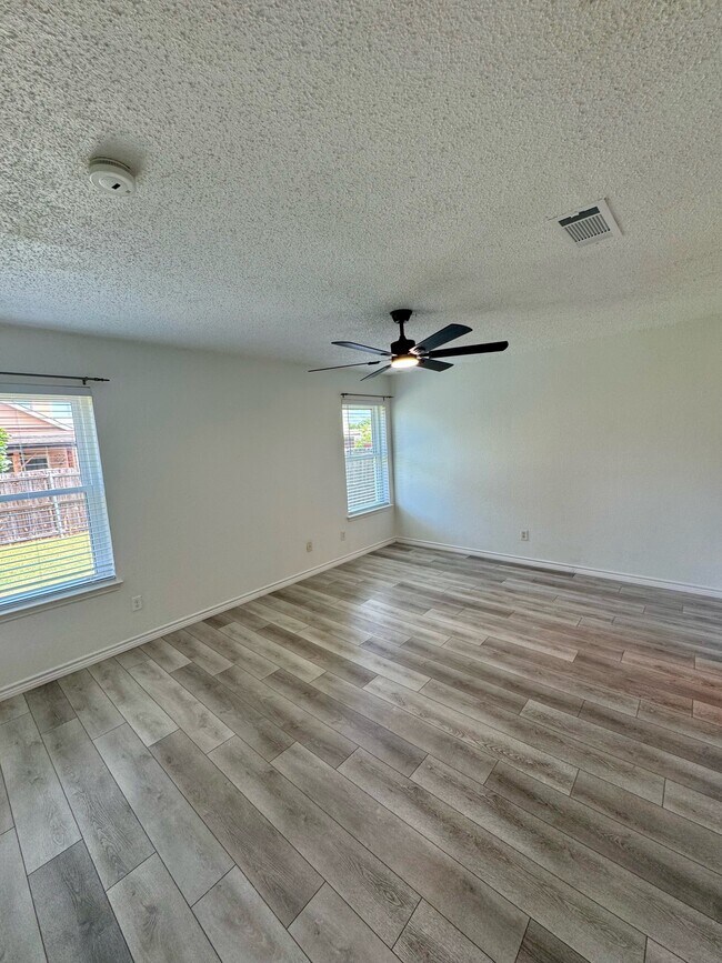 Building Photo - 2304 Corral Dr