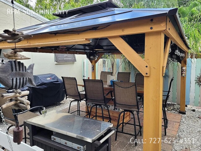 Building Photo - 1628 Pine St