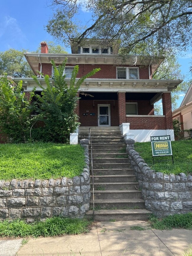 Building Photo - 809 Ferdinand Ave SW