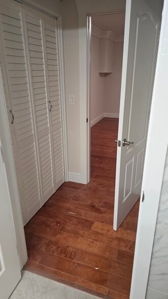 Building Photo - 7440 E Green Lake Dr N