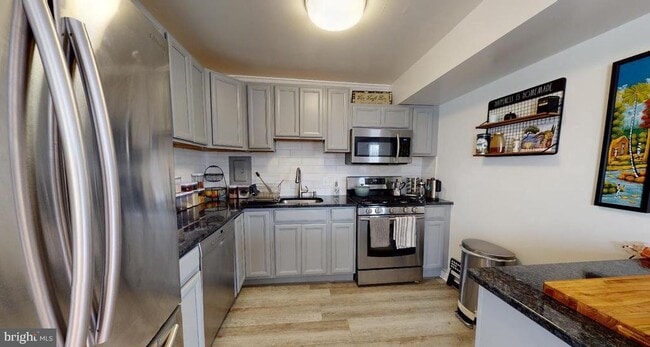 Building Photo - 31 Canterbury Square