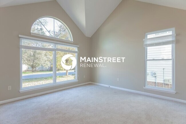 Building Photo - 4 Bedroom Pet-Friendly Home in Charlotte, NC with Main Street Renewal