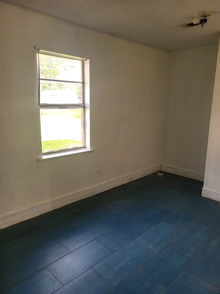 Building Photo - 104 Cottonwood Ave