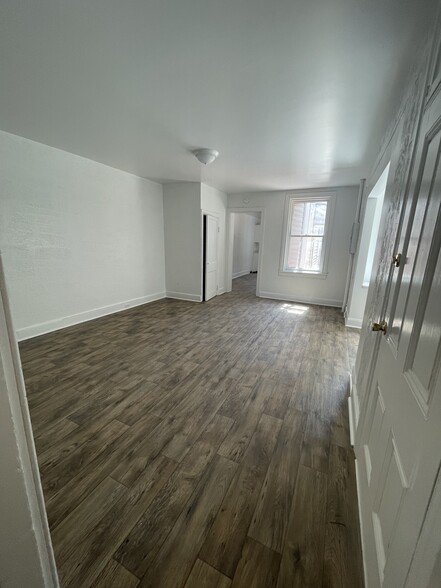 Apartment space. - 334 W Market St