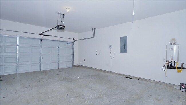 Building Photo - 5735 Aurora Grns Ln