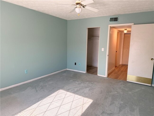 Building Photo - 3237 Abbeywood Dr