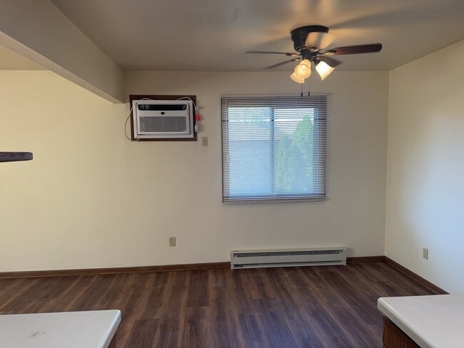 Building Photo - 311 Lilac Ln