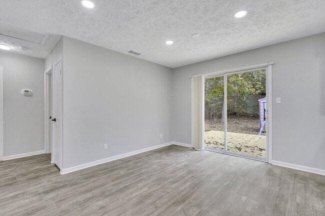 Building Photo - High End Finishes in a Quiet Residential N...