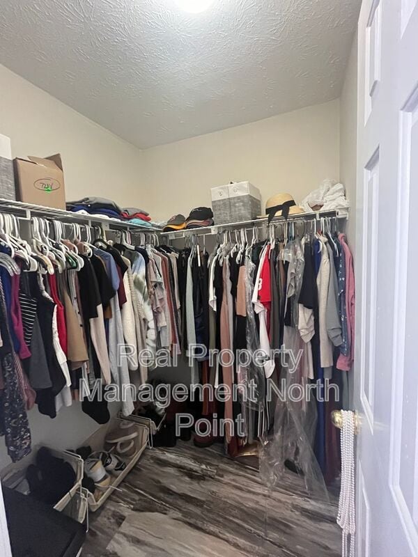 Building Photo - 5127 Village Green Way