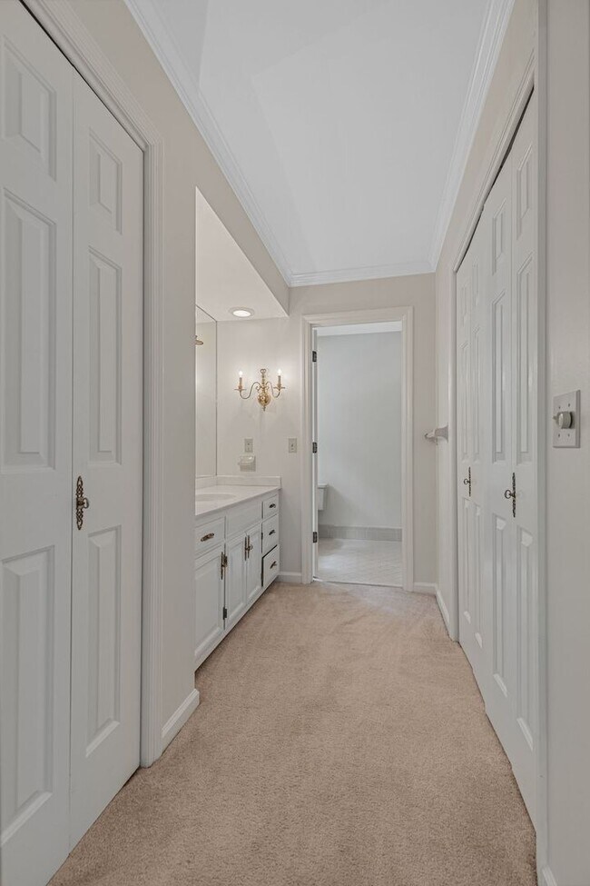 Building Photo - AVAILABLE NOW-- 4-Bed/5-Bath in the heart ...