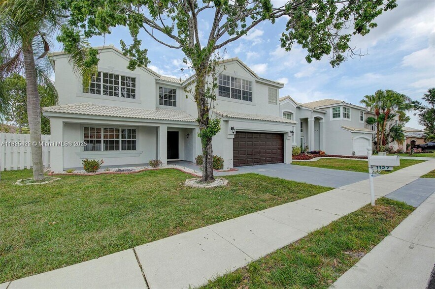 Primary Photo - 1127 SW 104th Way