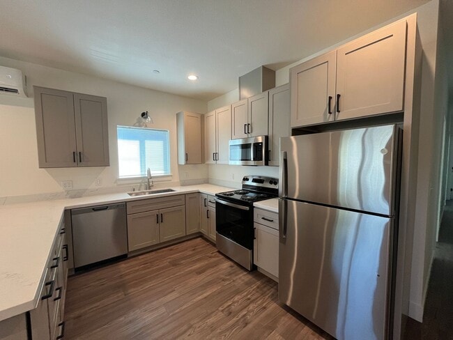 Building Photo - Newly built homes with City of Redding solar!