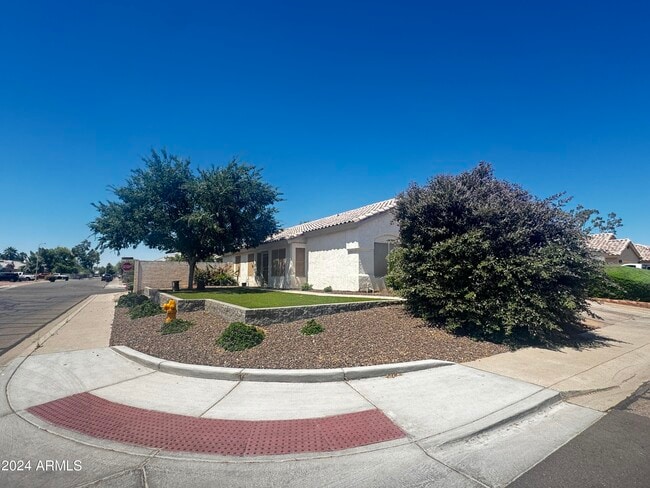 Building Photo - 1672 E Gail Dr