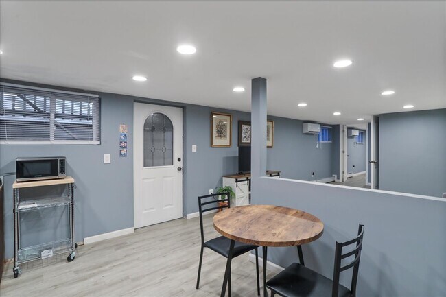 Building Photo - 13715 Dixie Dr