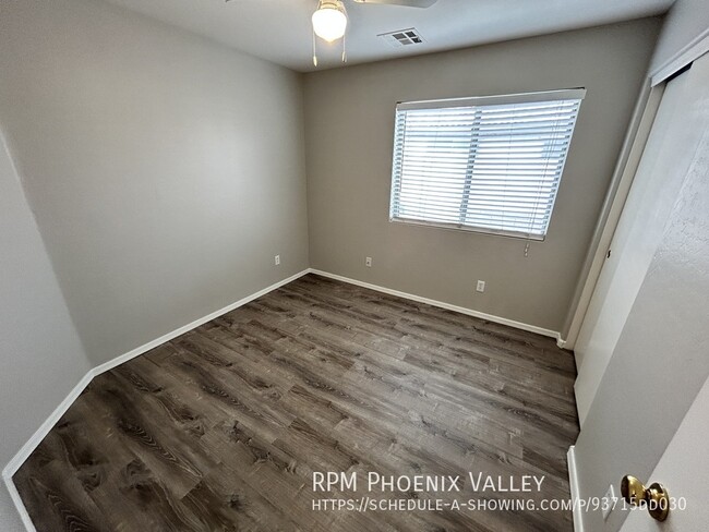 Building Photo - 3 bed/ 2bath Goodyear Home with All new Pa...