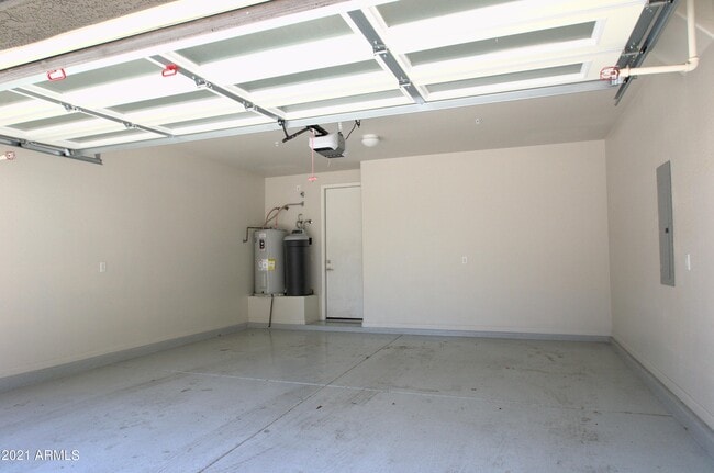 Building Photo - 2090 S Dorsey Ln