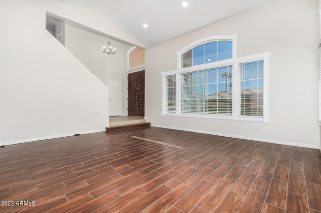Building Photo - 1638 E Glenhaven Dr