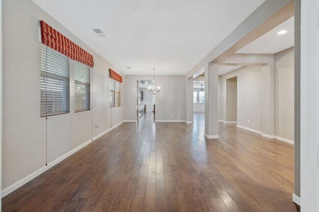 Building Photo - 6124 W Delaware Ct