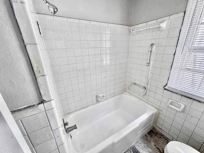 Building Photo - 2736 Dunn Ave