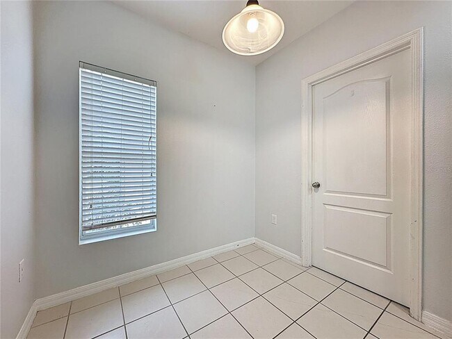 Building Photo - 3169 Queen Alexandria Dr
