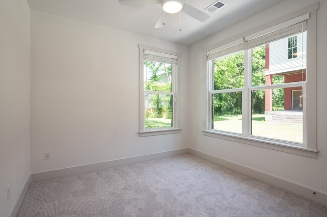 Building Photo - 900 Meridian St