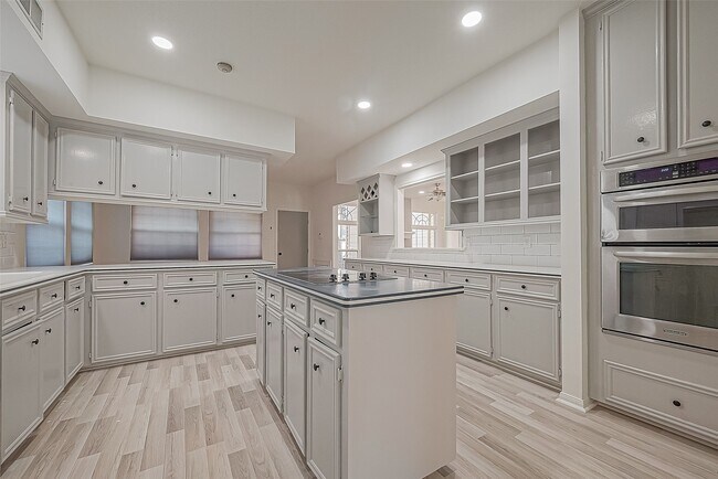 Building Photo - 1015 Sugar Lakes Dr
