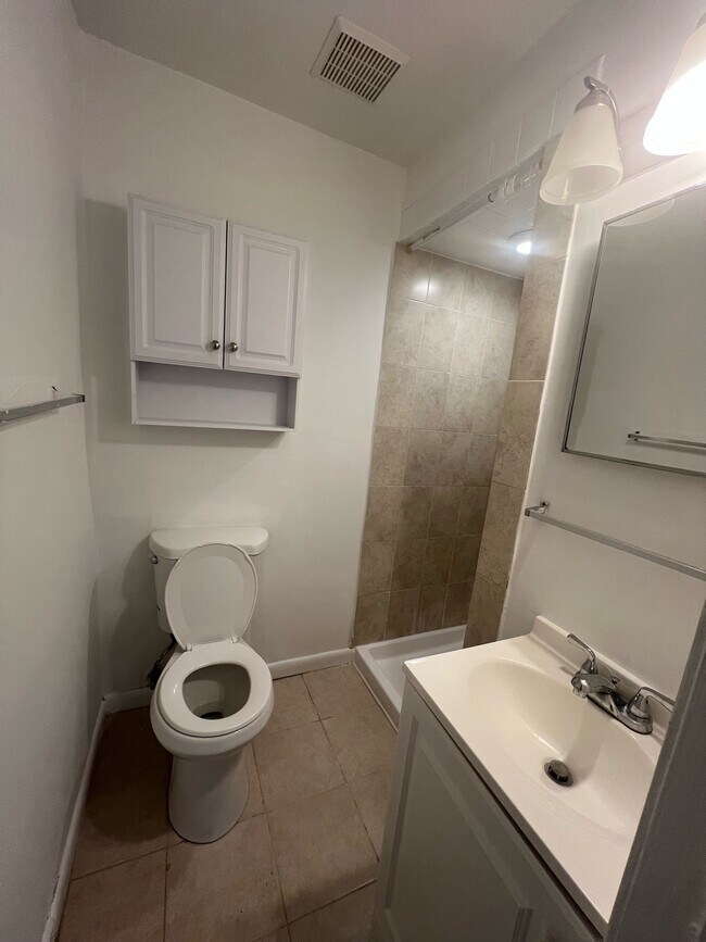 Building Photo - 609 N Stonestreet Ave