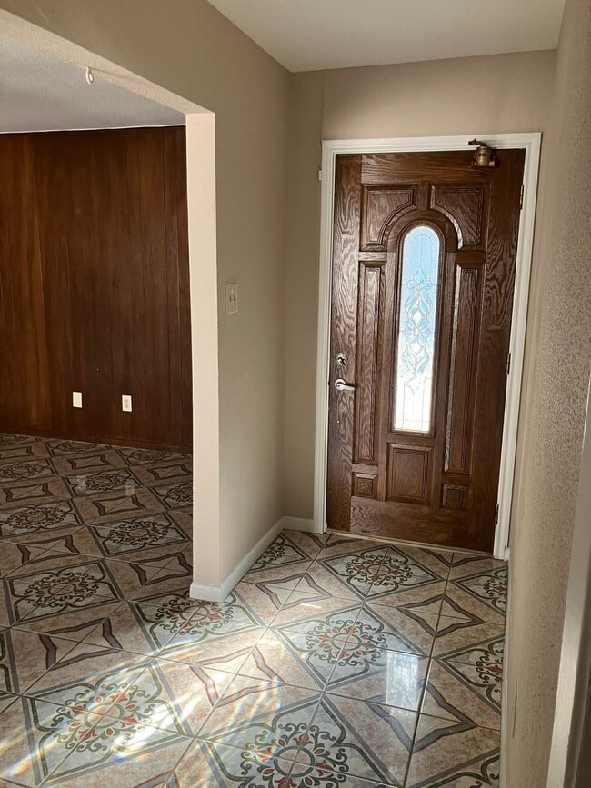 Building Photo - 1315 Peach Spring Dr