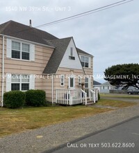 Building Photo - Well Maintained Upper Unit With Ocean View!