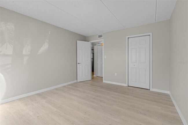 Building Photo - 464 N Paula Dr