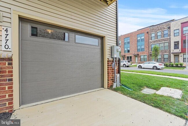 Building Photo - 4770 Towne Square Blvd