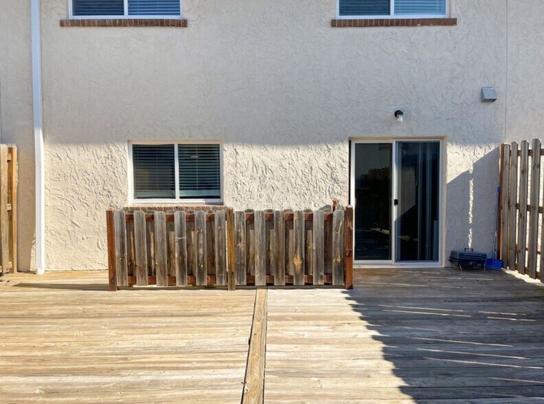 Building Photo - 325 Carmel Woods Dr