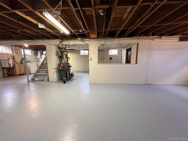 Building Photo - 10 Smith St