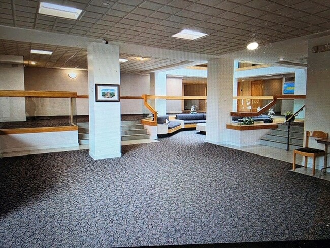 Building Photo - 380 Place Ln