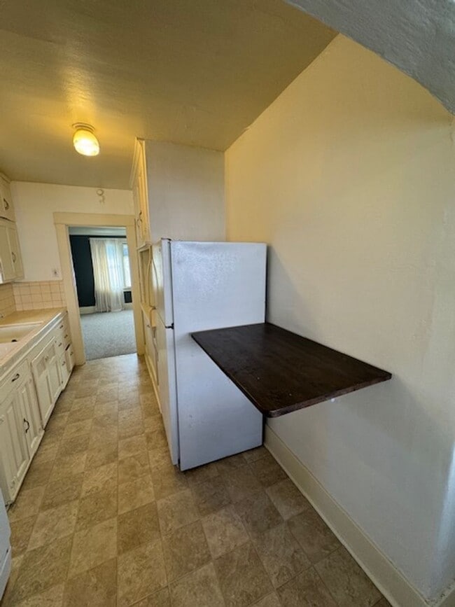 Building Photo - 3811 E 10th St