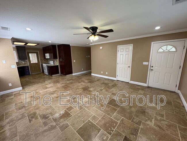 Building Photo - 744 W Buena Vista Ave