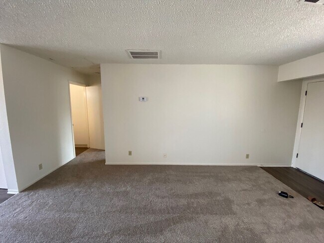 Building Photo - 2 Bed / 1 Bath (South Atascadero)