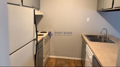 Building Photo - 585 W 27th St S