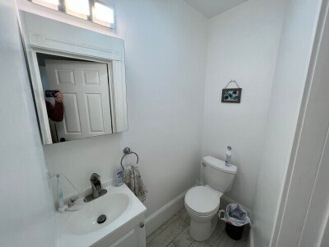 Building Photo - No Brokers Fee, In-Unit Washer and Dryer, Central Heat/AC, Parking for Rent