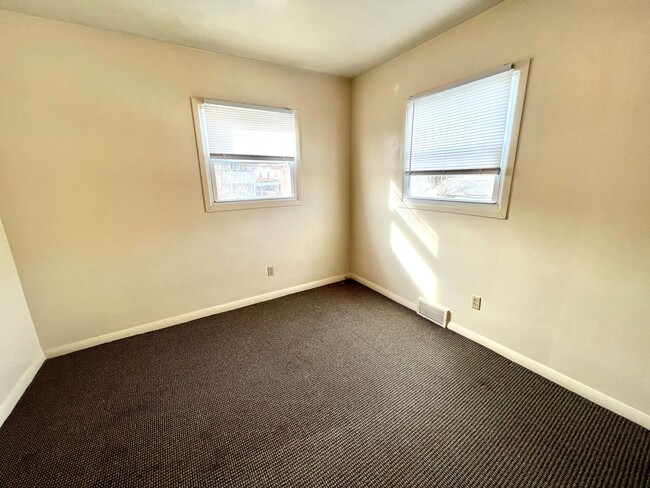 Building Photo - 1613 Fourth Avenue (Full Service)